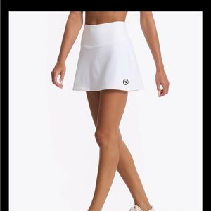 Vuori white volley tennis skirt (new w/ tags)